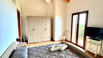 2 bedrooms, WiFi, bed sheets