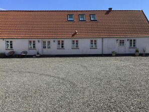 Exterior - Cozy large villa near beach, Slagelse, Viking castle Trelleborg and more. (Slagelse)