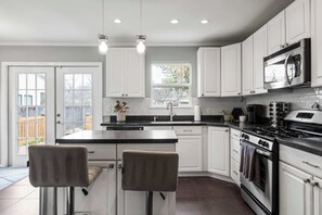 Fridge, microwave, oven, stovetop - Timeless Treasure in a Pedestrian-Friendly Locale! (Austin)