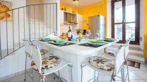Ảnh chưa phân loại, 3 trong số 27 ảnh, nút