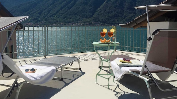 Unclassified image, 1 of 36, button - Felice sul Lago in Colonno (Colonno)