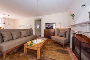 Villa | 4 bedrooms - Felice sul Lago in Colonno (Colonno)