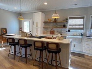 Fridge, microwave, oven, stovetop - Guest House at Tall Tree Manor (Clemmons)