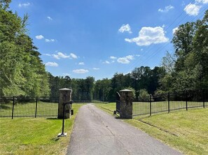 Property grounds - Guest House at Tall Tree Manor (Clemmons)
