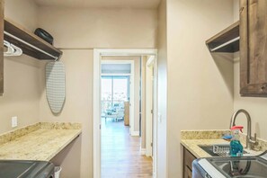 House, 2 Queen Beds, Patio, Mountain View (Mesa View) | Private kitchen