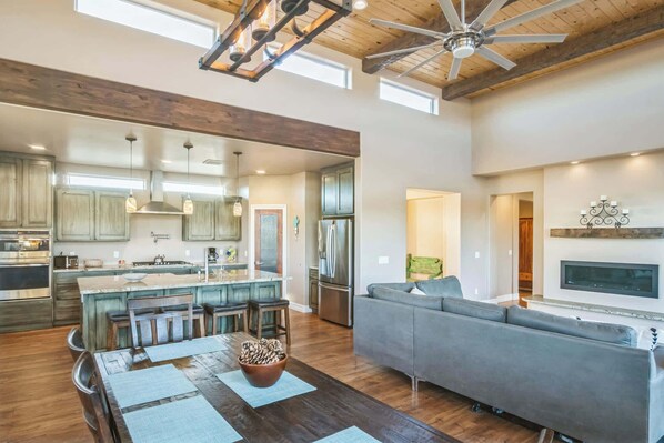 House, 2 Queen Beds, Patio, Mountain View (Mesa View) | Interior