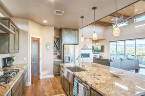 House, 2 Queen Beds, Patio, Mountain View (Mesa View) | Private kitchen