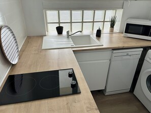 Refrigerador, microondas, parrilla de estufa y lavavajillas