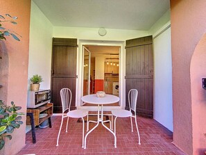 Dining - Cozy, Wi-Fi, garden & parking, Jasmins Studio between Cannes and Antibes (Vallauris)