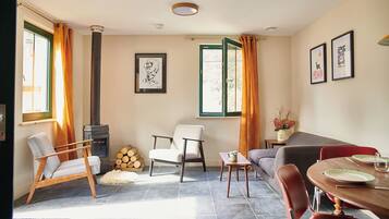 Smart-TV, Kamin, Stereoanlage