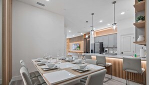 Dining - The Epic 17 Paradiso Grande Resort Orlando Florida (Orlando)