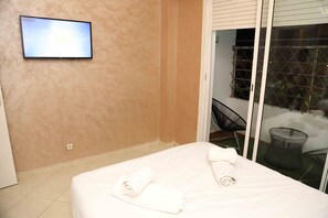 2 bedrooms, iron/ironing board, WiFi, bed sheets