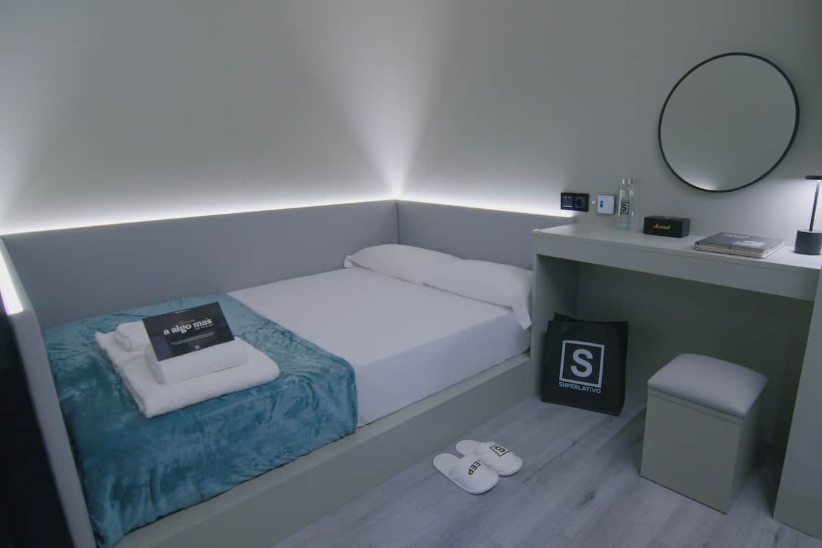 Senior Double Room, 1 Double Bed | Desk, laptop workspace, free WiFi, bed sheets