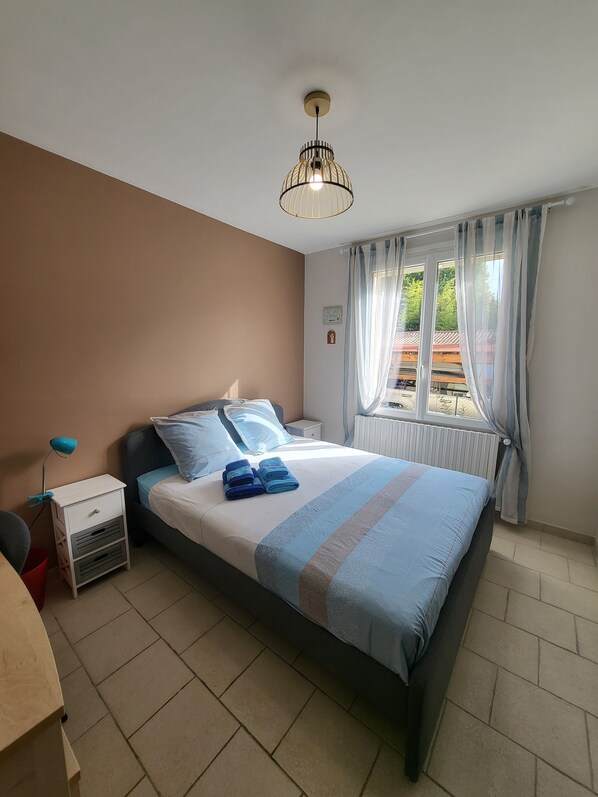 5 室のベッドルーム、アイロン / アイロン台、WiFi、ベッドシーツ