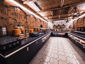 Free daily buffet breakfast  - Hotel Birkenhof (Soelden)