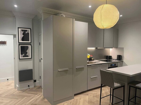 아파트 | 전용 주방 | 냉장고, 전자레인지, 오븐, 쿡탑