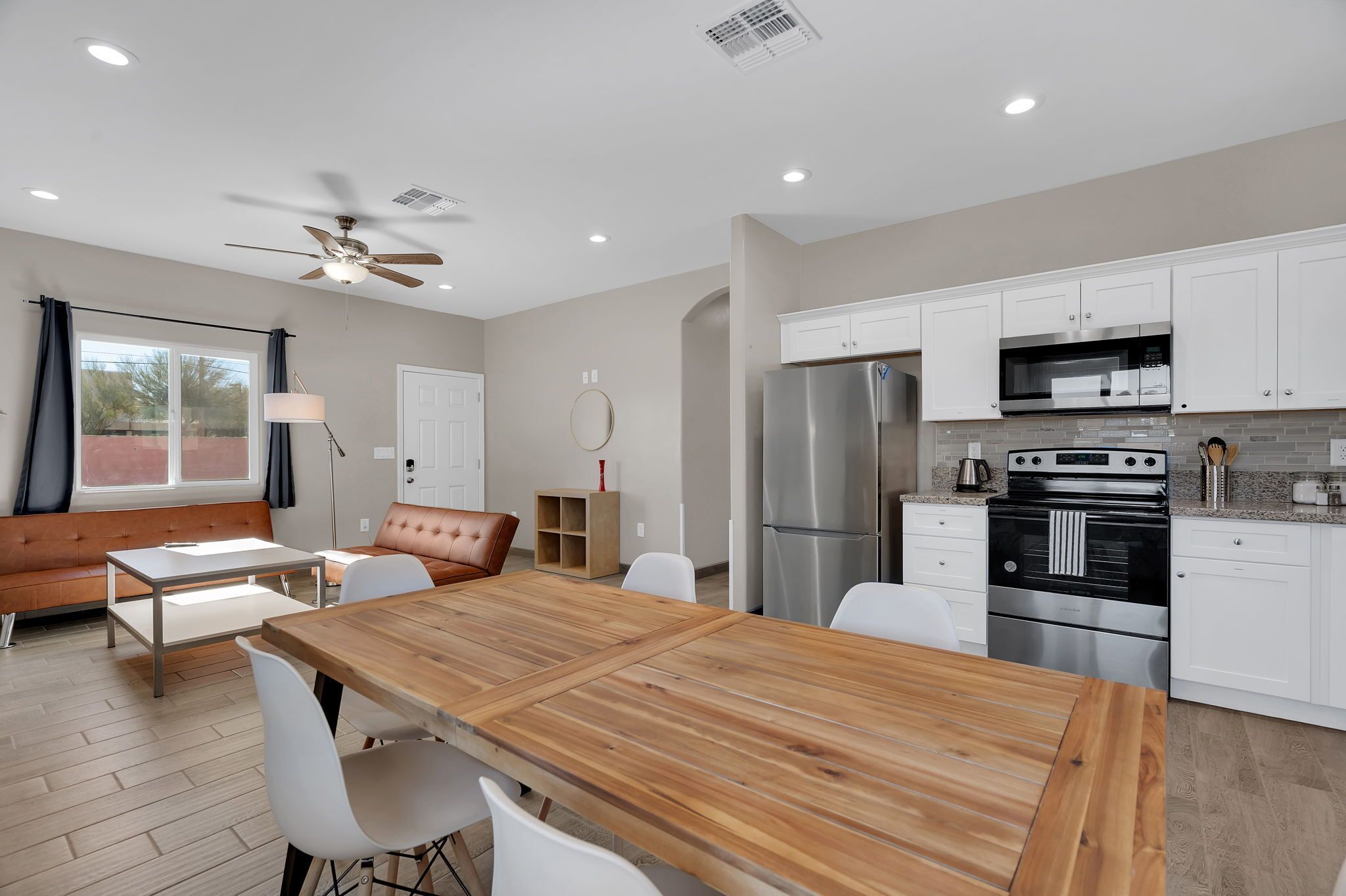 冰箱、微波炉、烤箱、炉灶