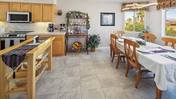 House, Multiple Beds, Pool Access, Mountain View (Havasu Hacienda) | Dining
