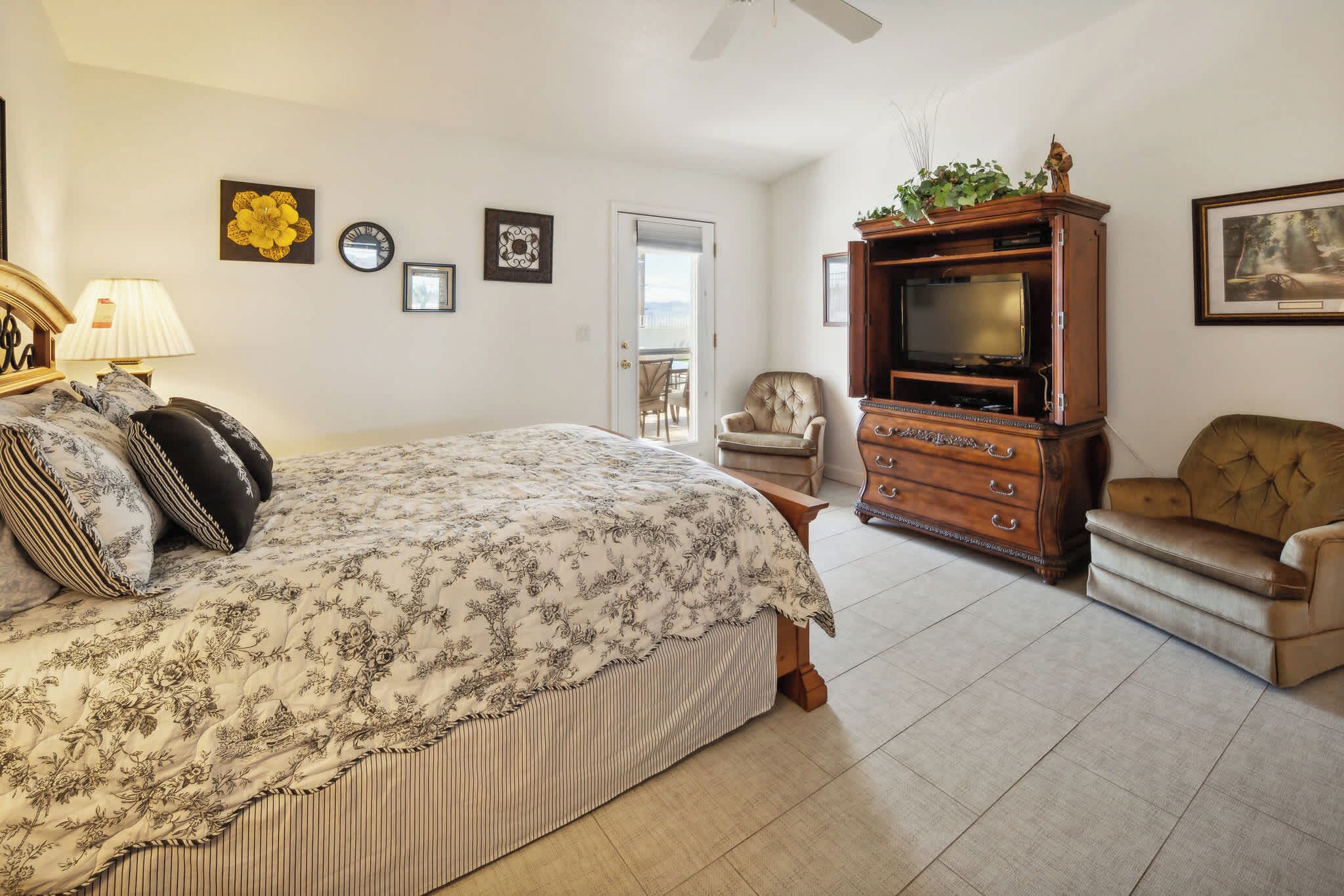 Nhà, nhiều giường, có thể sử dụng hồ bơi, quang cảnh núi (Havasu Hacienda) | 3 phòng ngủ, truy cập Internet không dây miễn phí 