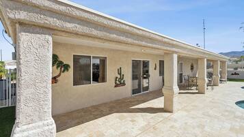 Khu ẩm thực ngoài trời