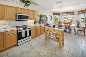 Rumah, Beberapa Tempat Tidur, akses ke kolam renang, pemandangan gunung (Havasu Hacienda) | Dapur pribadi | Lemari es, microwave, oven, dan kompor