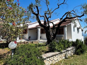 Vista frontal de la propiedad