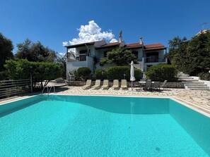 Alberca al aire libre por temporada