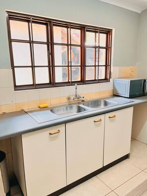 Private kitchen - Three Bedroom Pool Villa (Johannesburg)