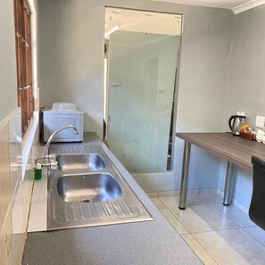 Villa, 3 Bedrooms, Accessible, Smoking | Private kitchen