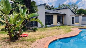 Villa, 3 habitaciones, con acceso para personas discapacitadas, para fumadores | Alberca | Alberca al aire libre