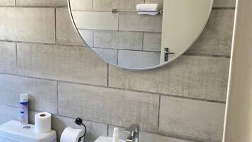 Villa, 3 chambres, accessible aux personnes à mobilité réduite, fumeur | Salle de bain