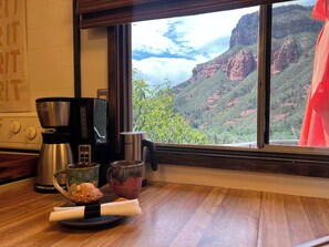 House, Multiple Beds, Balcony, Mountain View (Oak Creek Viewpoint) | Interior