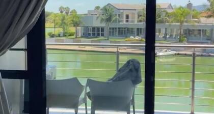 Lake Villa Hartebees