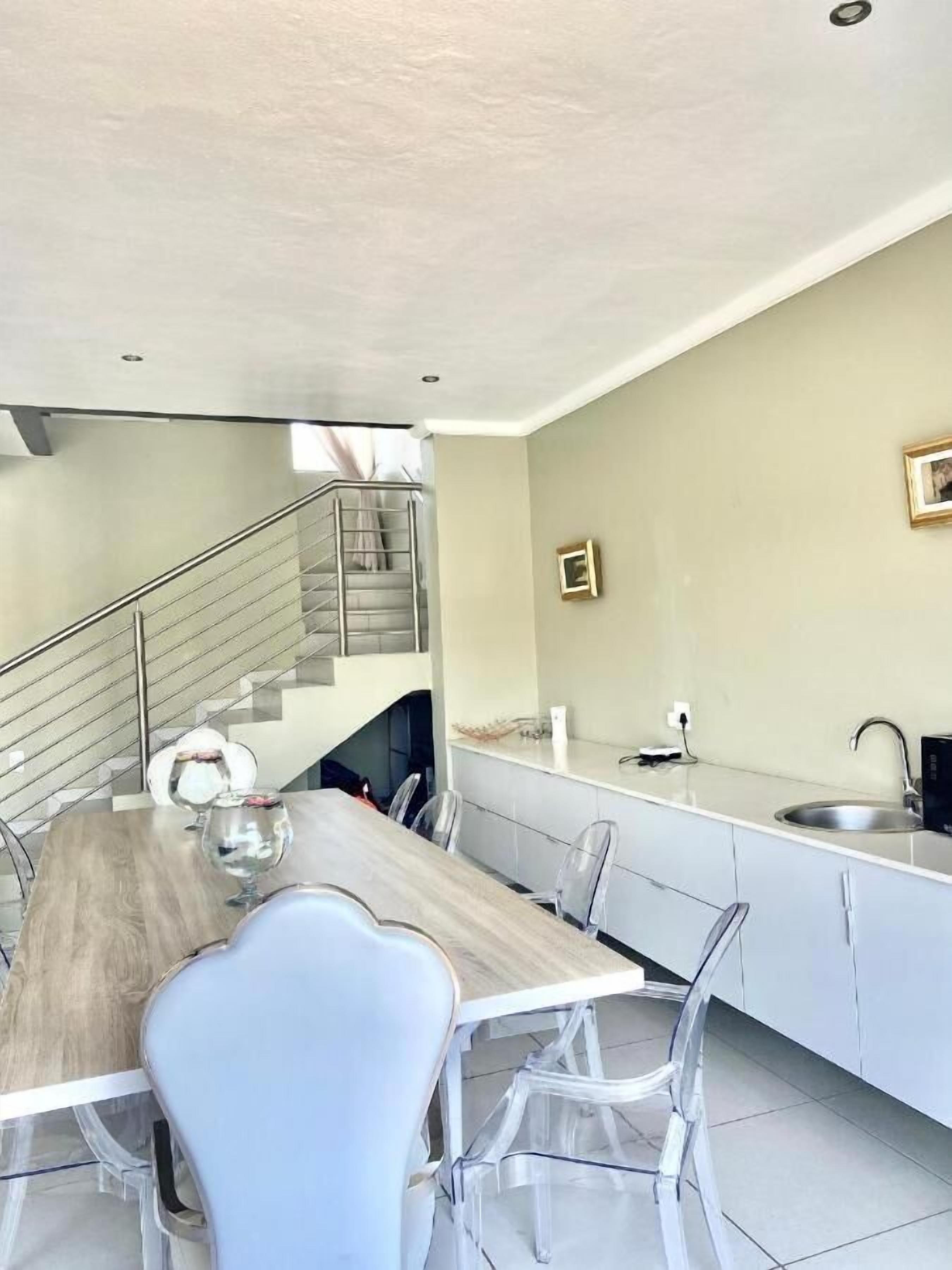 Villa, 4 Bedrooms, Accessible, Smoking | Dining