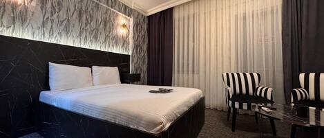 Economy-Zimmer, Stadtblick | Hochwertige Bettwaren, Schreibtisch, kostenloses WLAN, Bettwäsche