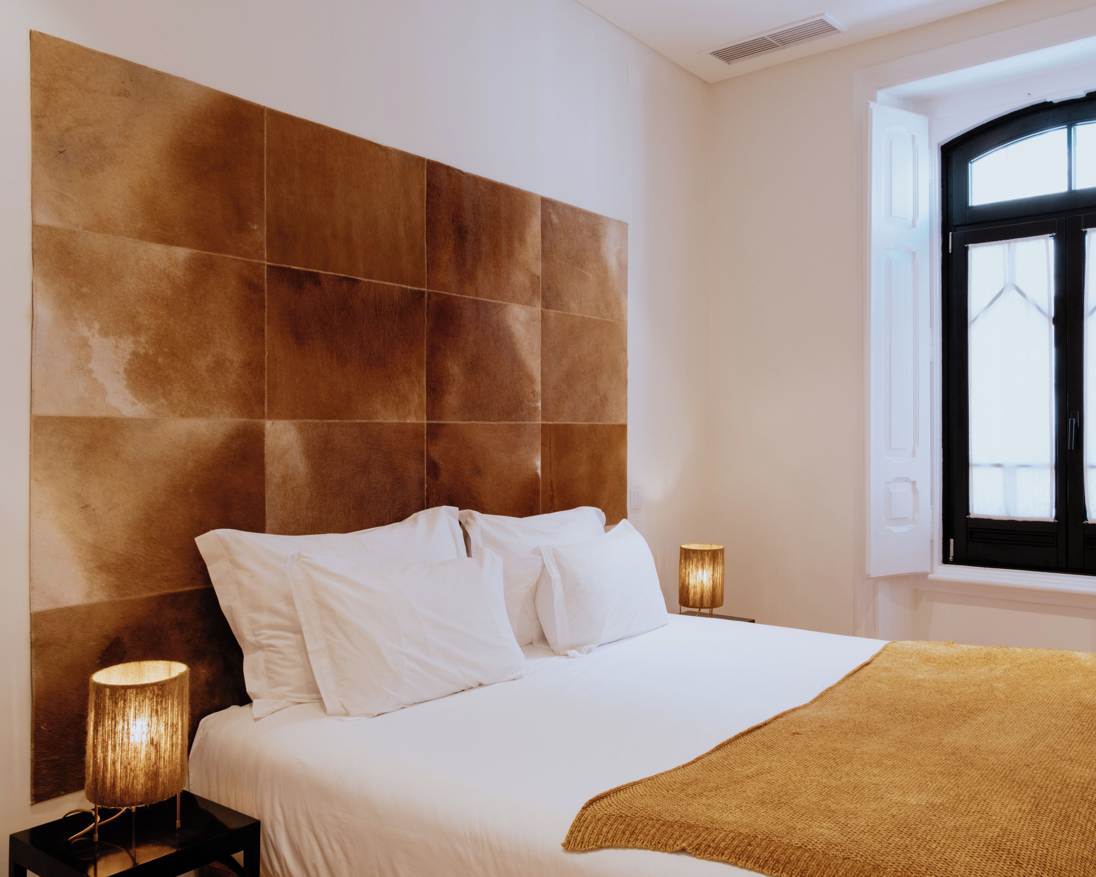 7 bedrooms, travel cot, free WiFi, bed sheets