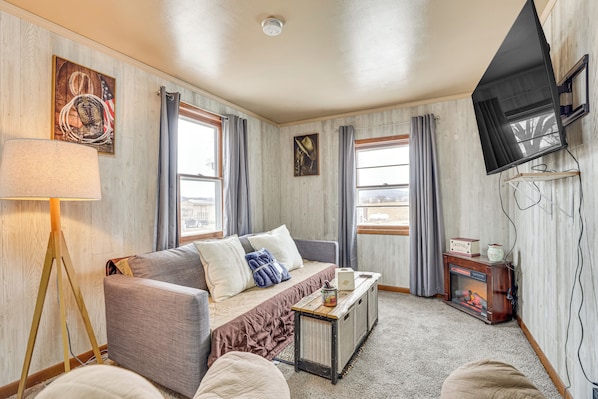 Apartment (2 Bedrooms) | Interior - Restaurant On-site: North Freedom Apt w/ Yard! (North Freedom)