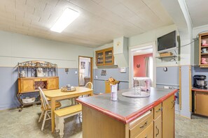 Apartment (2 Bedrooms) | Interior - Restaurant On-site: North Freedom Apt w/ Yard! (North Freedom)