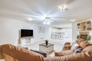 Apartment (2 Bedrooms) | Front of property