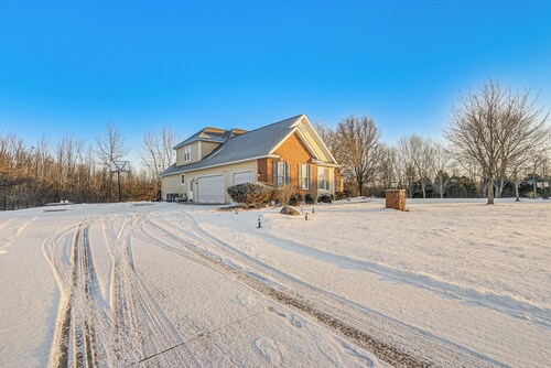 6 Mi to Town: Peaceful Lima Home!