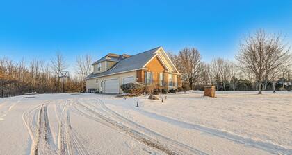 6 Mi to Town: Peaceful Lima Home!