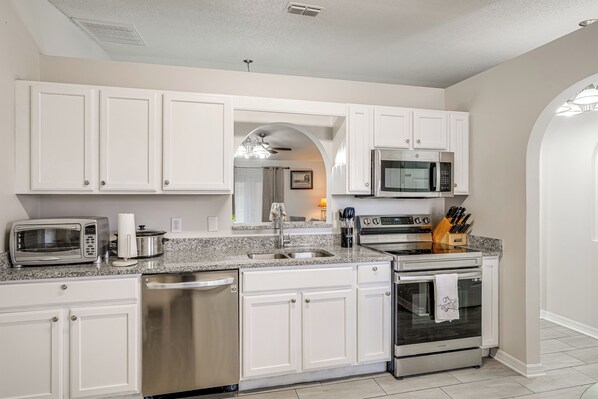 House (3 Bedrooms) | Interior - 8 Mi to Legoland: Winter Haven Home w/ Lanai! (Winter Haven)