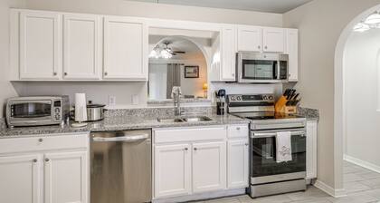 8 Mi to Legoland: Winter Haven Home w/ Lanai!