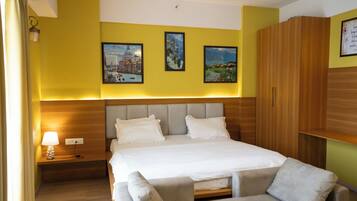 Estúdio luxo, vista para a cidade | Escrivaninha, espaço de trabalho para notebook, Wi-Fi de cortesia