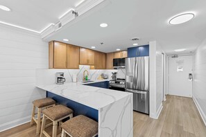 Fridge, oven, stovetop, dishwasher