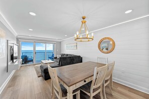 TV - Extraordinary Oceanfront Penthouse - Unit 1211 (Ocean City)