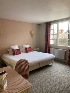 Chambre Confort double | Bureau, espace de travail pour ordinateurs portables