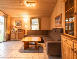 House | Living room - Ferienhaus mit Sauna im Ferienpark Mirow (Mirow)
