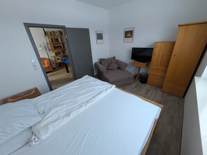 2 室のベッドルーム、デスク、アイロン / アイロン台、WiFi (無料)