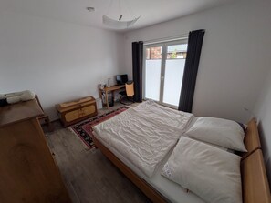 2 soverom, skrivebord, strykejern/-brett og wi-fi (inkludert)